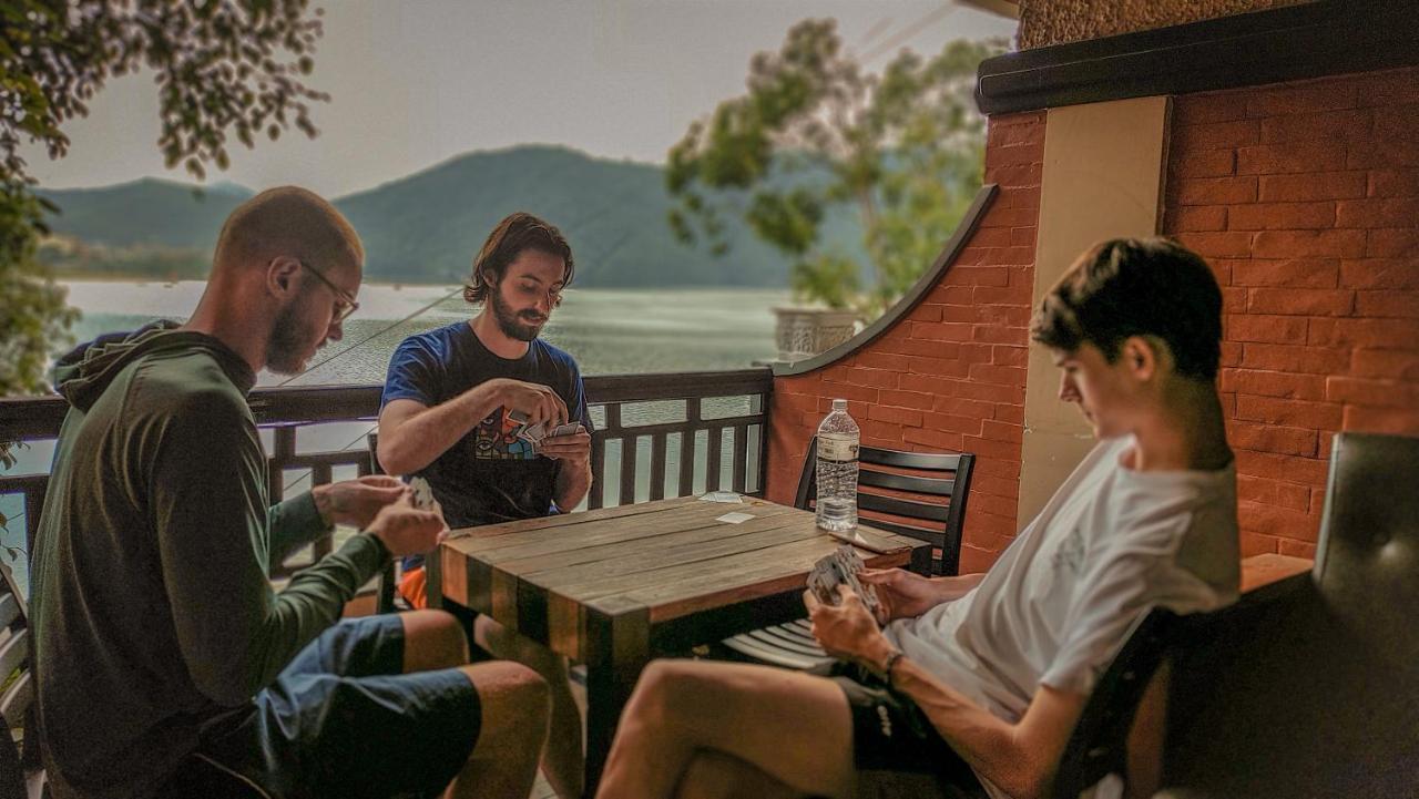Hotel Forest Lake Backpackers' Hostel Pokhara Eksteriør bilde