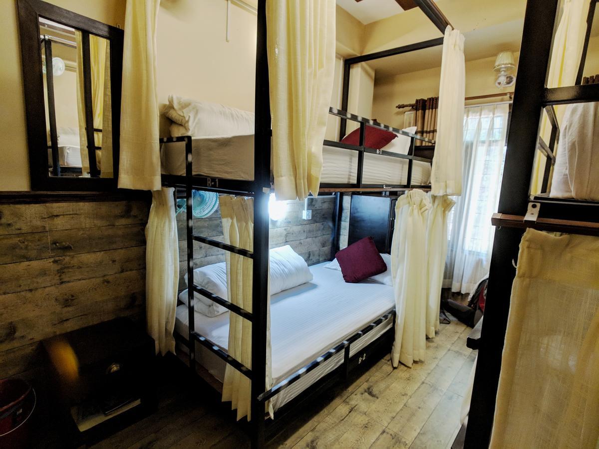 Hotel Forest Lake Backpackers' Hostel Pokhara Eksteriør bilde